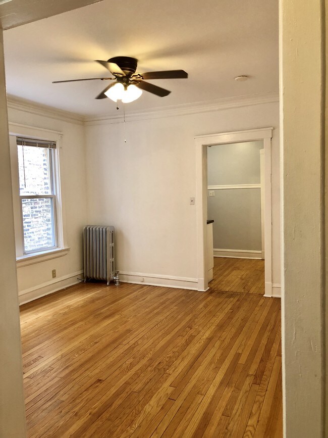 Building Photo - 1617 W Rascher Ave