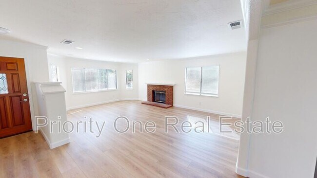 Building Photo - 13308 Lakeview Way