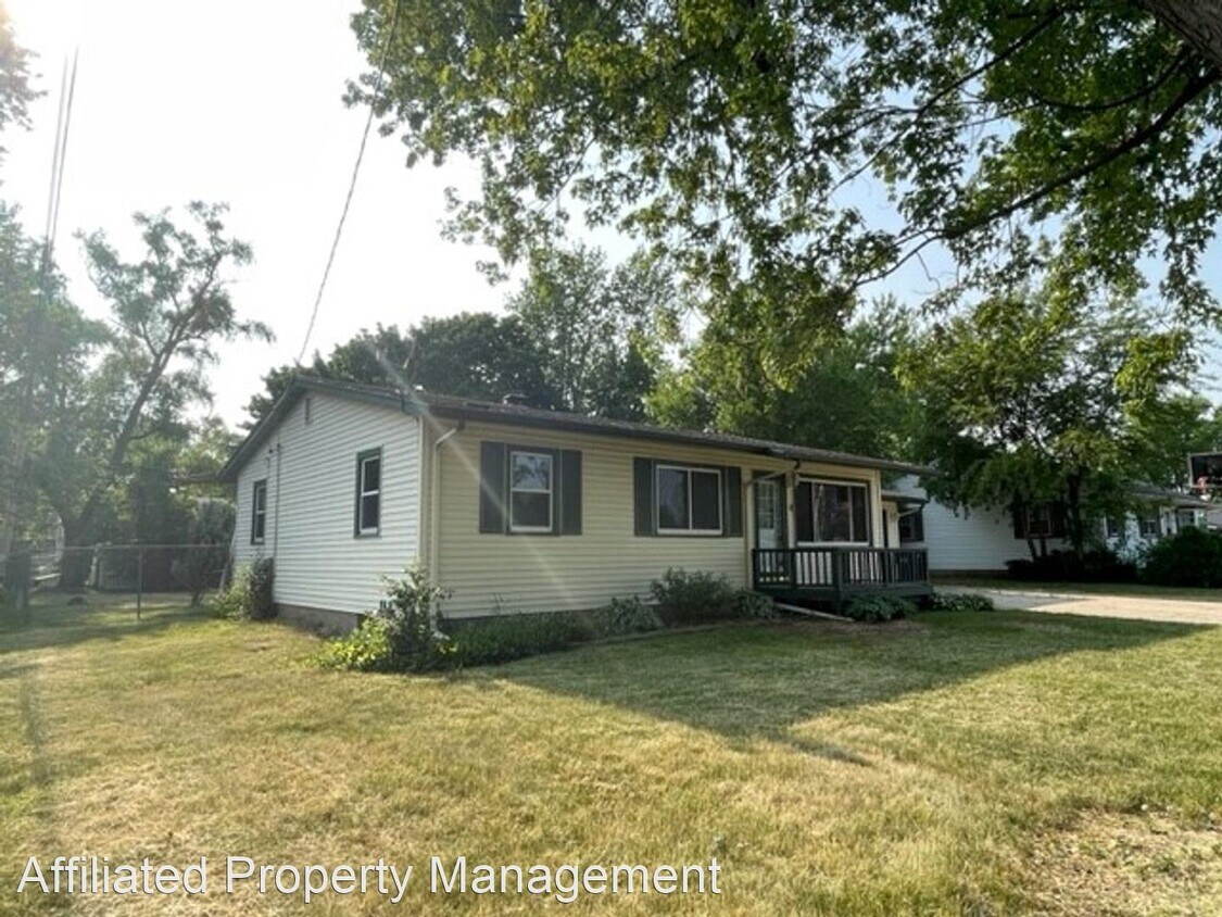 3 br, 2 bath House 2950 Iris Dr House Rental in Beloit, WI