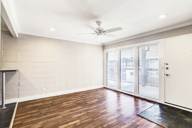 Foto del edificio - 1501 Hyde Park Blvd