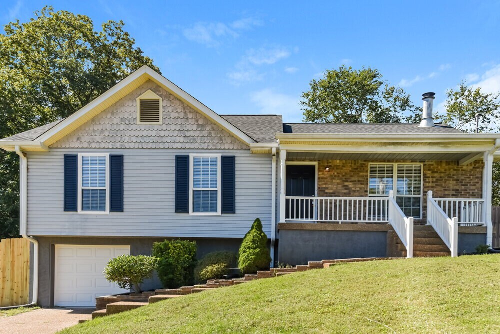 Primary Photo - 1616 Robards Way