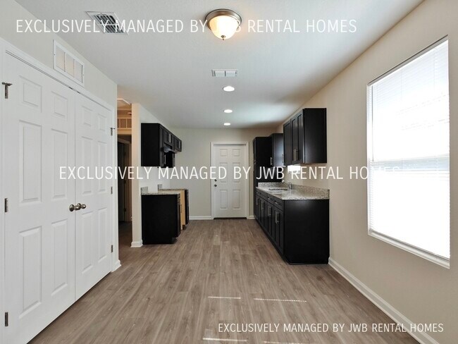 Foto del edificio - 1353 W 21st St
