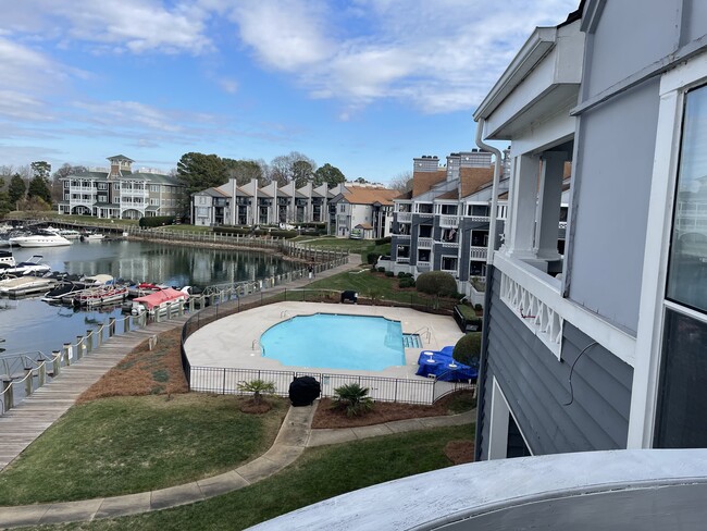 Building Photo - Shelter Cove