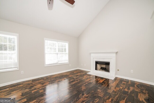 Foto del edificio - 5725 Newnan Cir