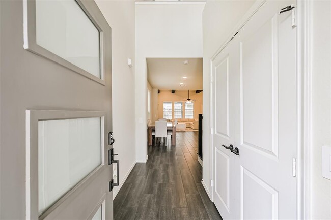 Foto del edificio - 3407 Knighton Hill Dr