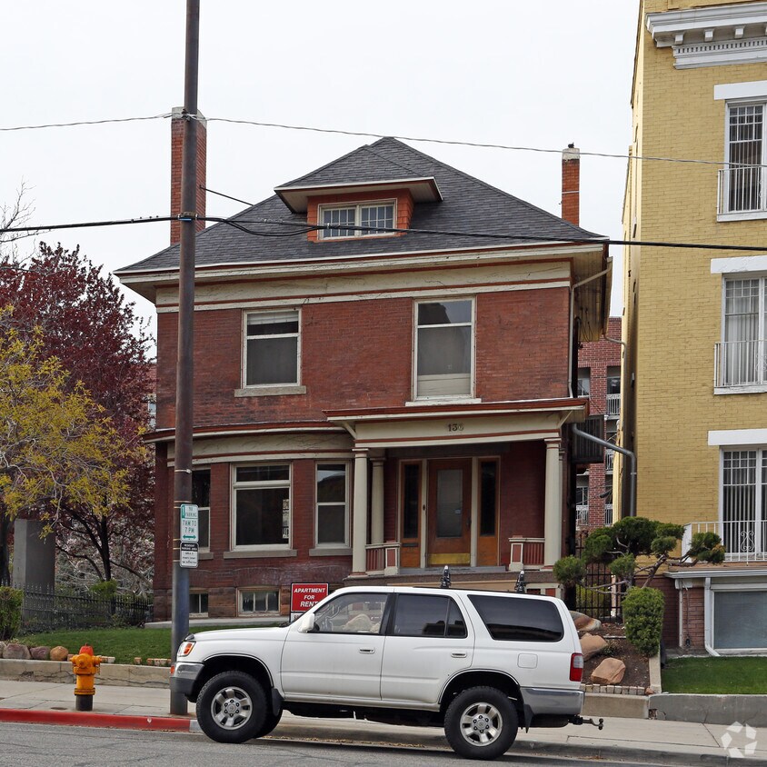Building Photo - 136 E 1st Ave