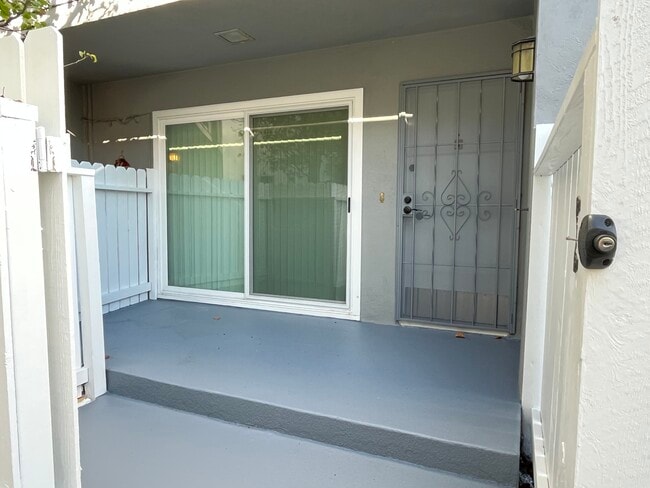 Building Photo - 5917 Buffalo Ave