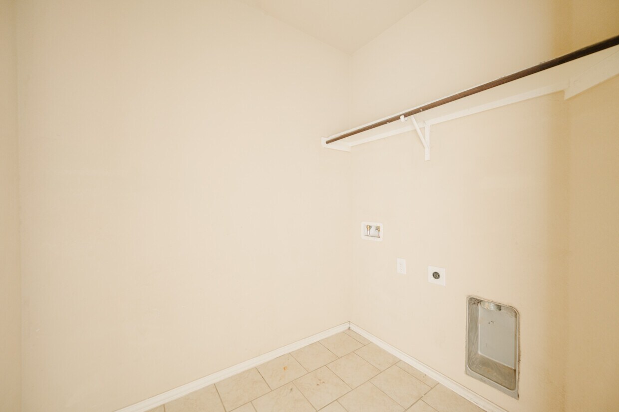 Building Photo - 6919 Kate Reed Dr