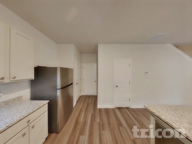 Foto del edificio - 100 Heard Ln