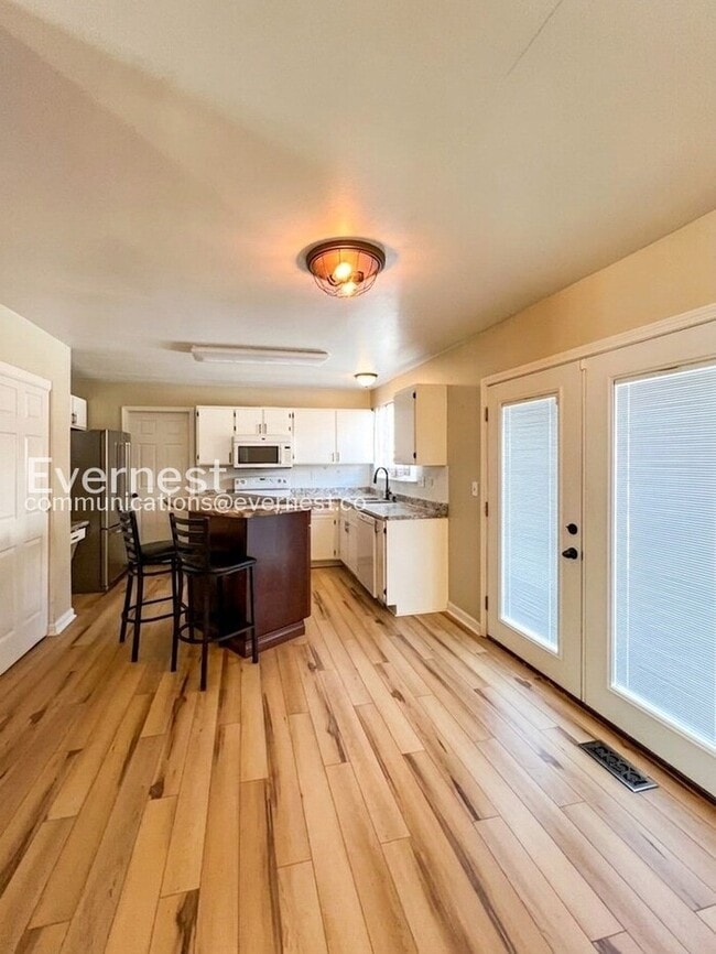 Building Photo - 3 Bed, 4 Bath Home with Fenced Yard & Garage / Pet-Friendly / Coming Soon!