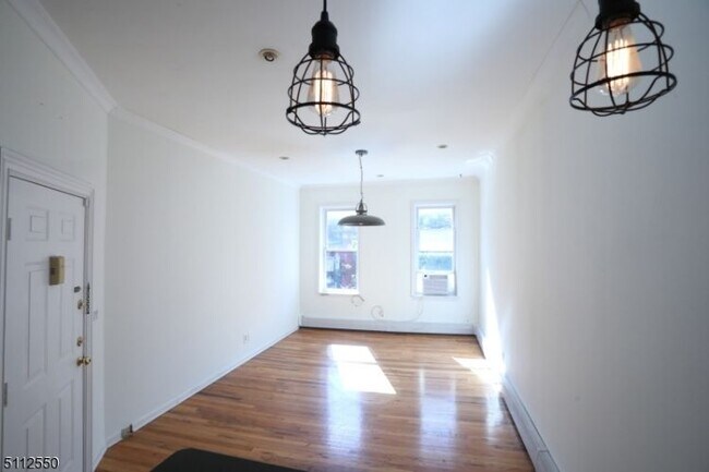 Building Photo - 228 1st St