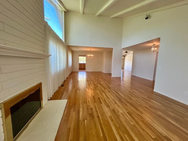 Building Photo - 266 Valley Oaks Dr
