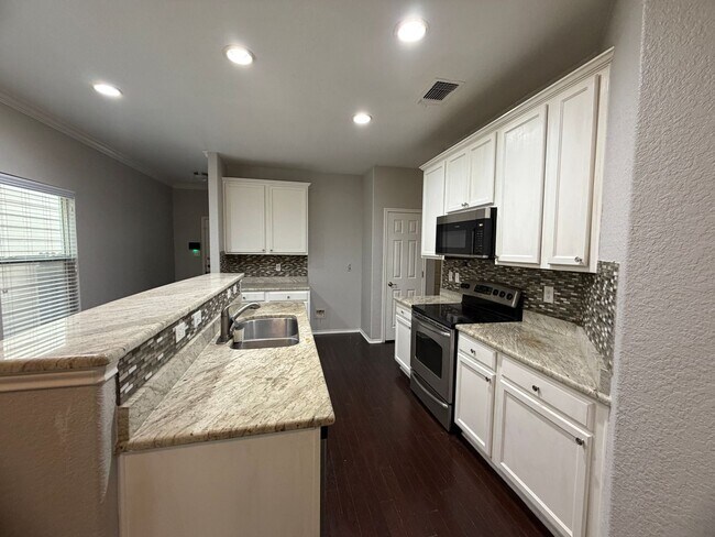 Foto del edificio - Spacious 3 Bedroom/2.5 Bath Home
