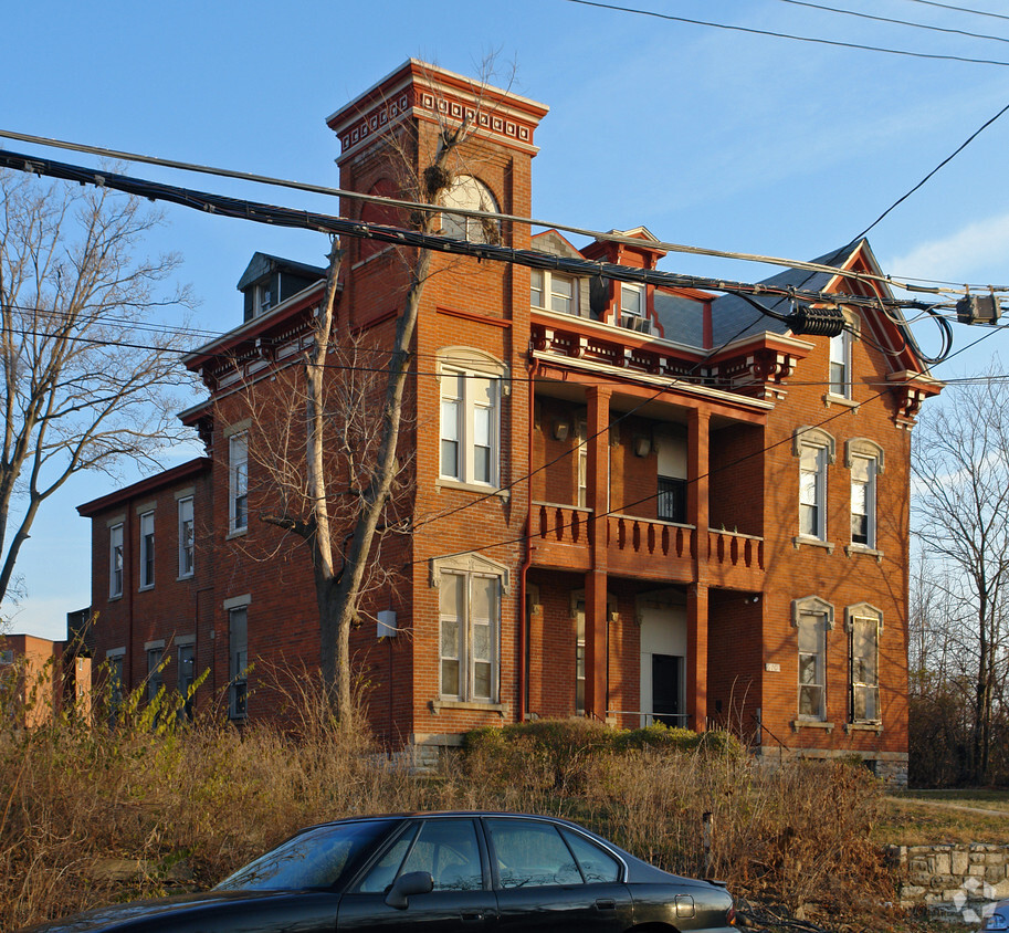 Building Photo - 608 Crown St