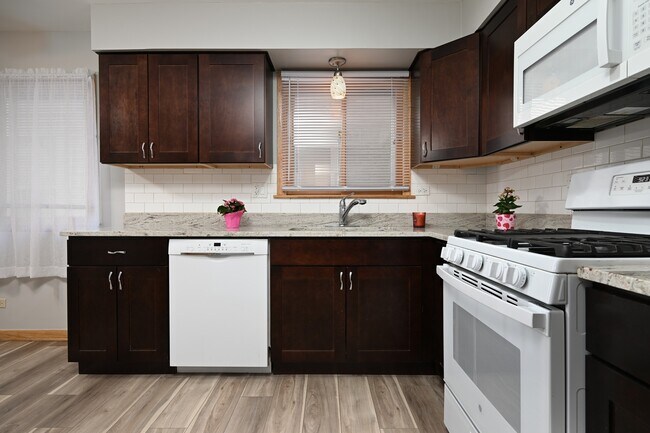 Foto del edificio - 5850 N Mulligan Ave