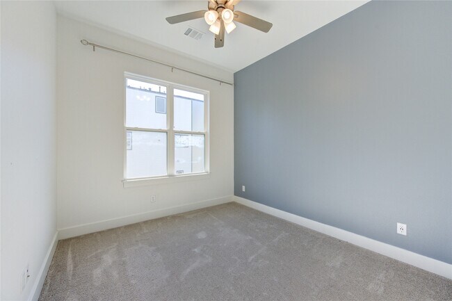 Building Photo - 8964 Zurcher Ln