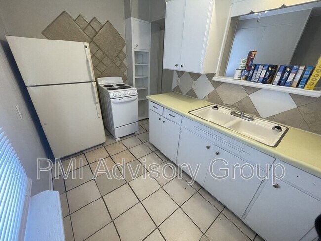 Building Photo - 1441 SW Van Buren St