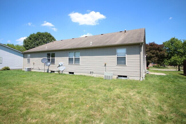 Building Photo - 2 bedroom ranch, duplex