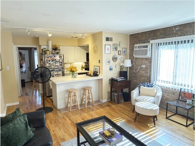 Photo - 715 W Diversey Pkwy Apartment