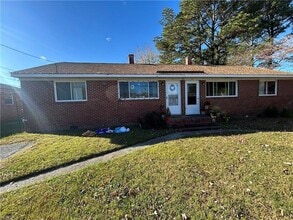 Building Photo - 425 West Ln