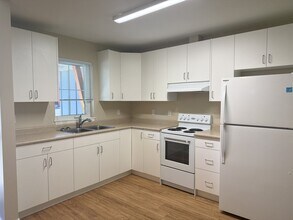 Building Photo - 250 First Ave W