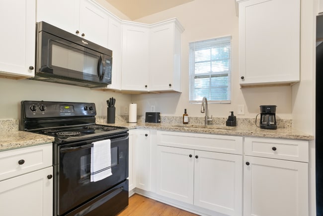 Building Photo - 987 Dimmock St SW