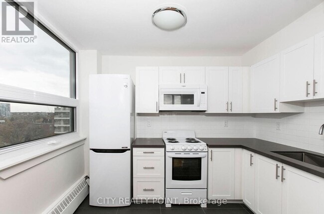 Building Photo - 485 Huron St