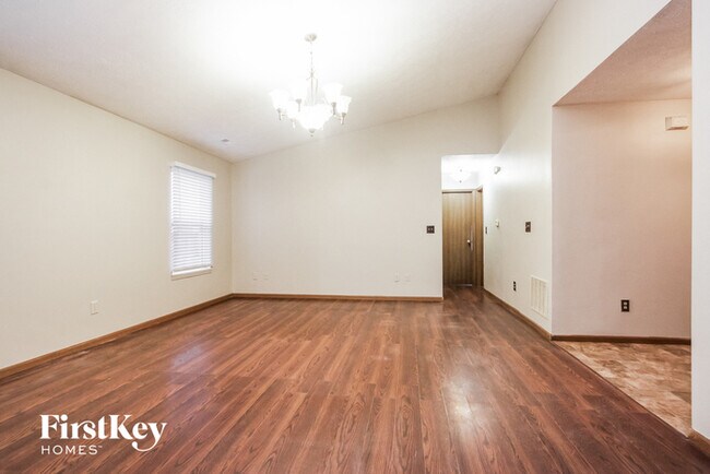 Foto del edificio - 6236 Pinnacle Blvd