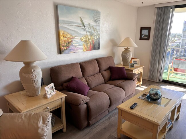 Foto del edificio - Vacation Rental - 30 Day min stay - across...