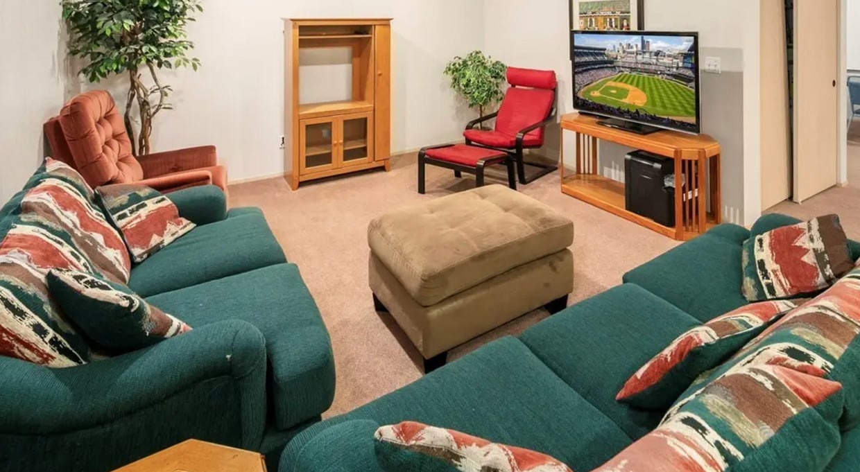 Club Room - 2244 13th Ave W