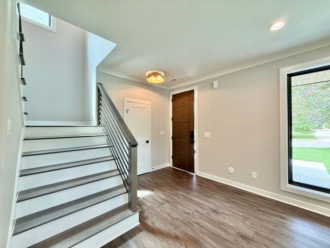 Building Photo - **OFFERING RENT PROMOTION FOR FIRST 6 MONT...