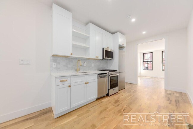 Foto del edificio - Brand New 2 Bed 2 Bath Duplex with Private...