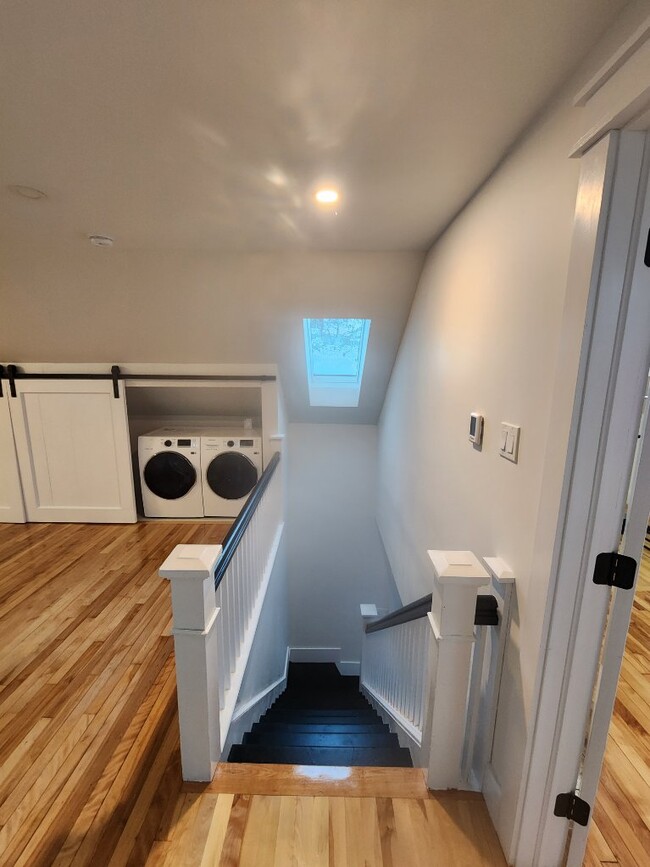 Building Photo - 12 Woodbury Dr