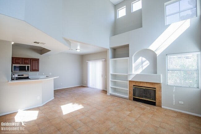 Foto del edificio - Spacious and Stylish 2Bdm 2Ba Townhouse in a Gated Community