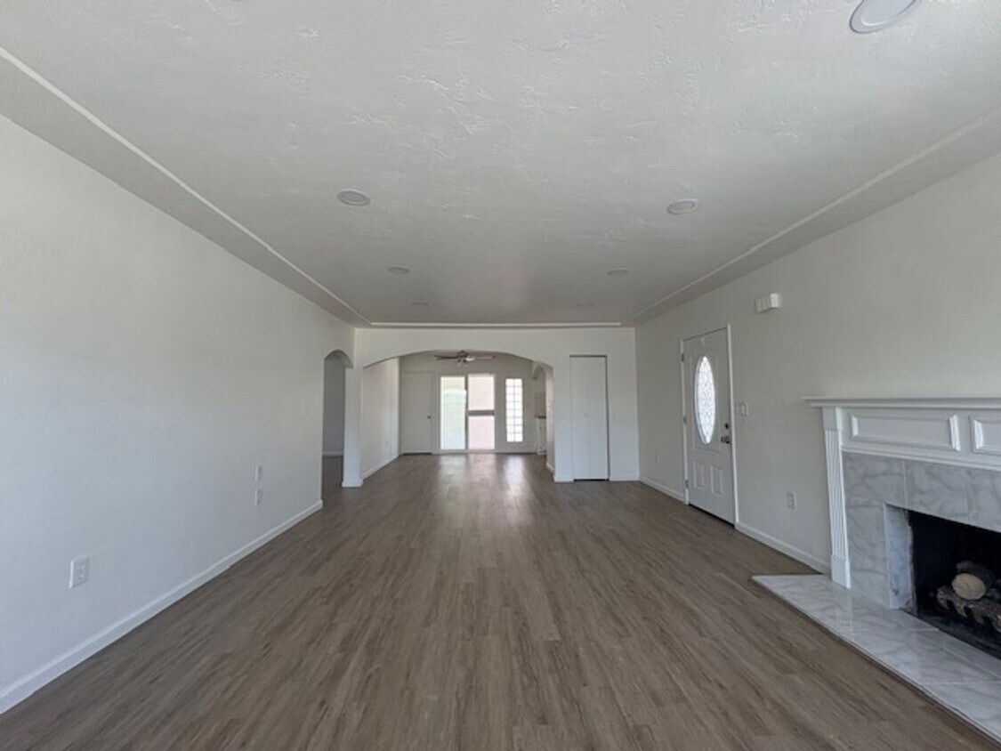 Primary Photo - Starr 4-Plex (DD)
