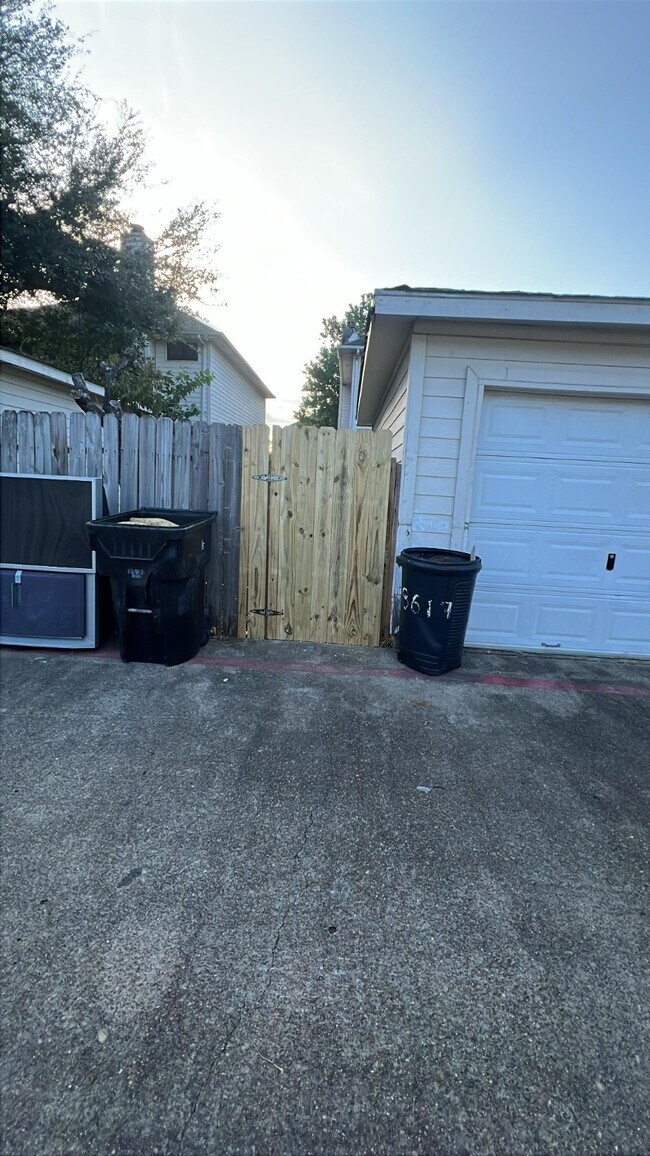 Building Photo - 8617 Mapletwist St