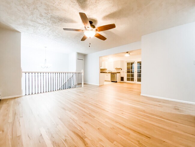 Foto del edificio - 5033 Pineridge Ave