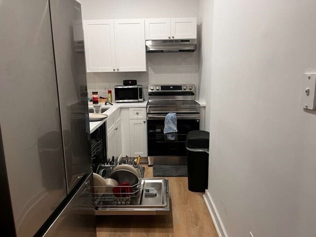 Building Photo - 452 Park Dr