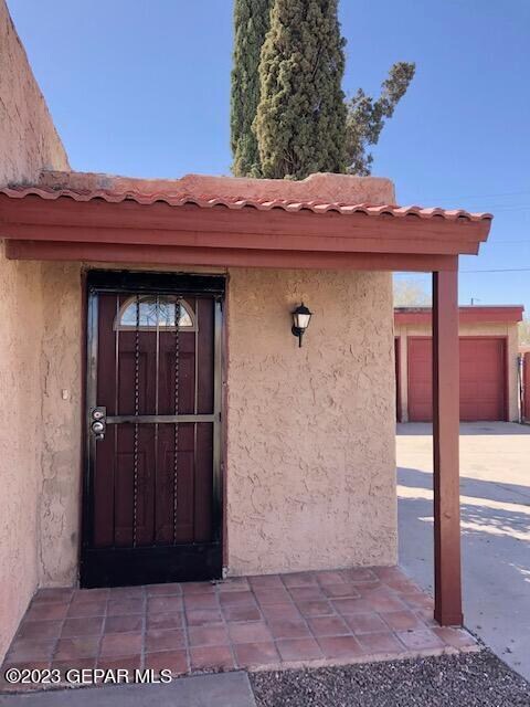 Building Photo - 10701 Ivanhoe Dr