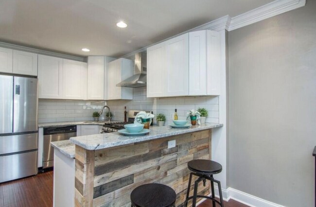 Building Photo - Newly Renovated Single Family Fishtown Home