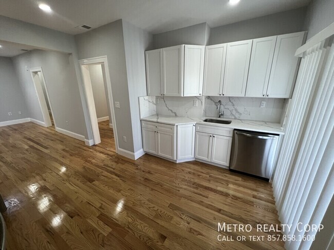 Building Photo - Luxury 2-Bedroom in Porter Square – Modern...