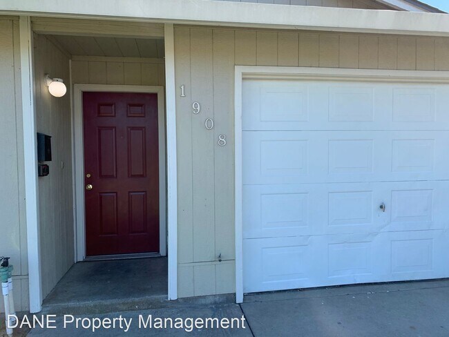 Foto del edificio - 3 br, 1.5 bath House - 1908 Olive Ave.