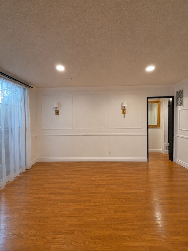 Foto del edificio - 5429 Newcastle Ave