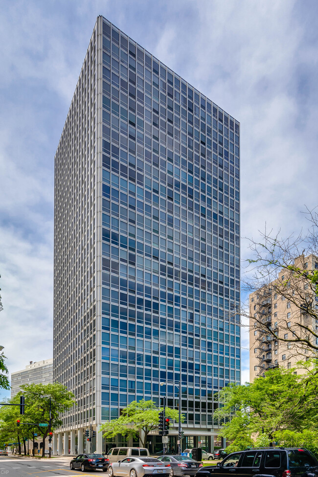 Foto del edificio - 2400 N Lakeview Ave