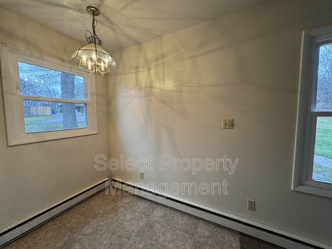 Foto del edificio - 3839 Sleepy Hollow Ln