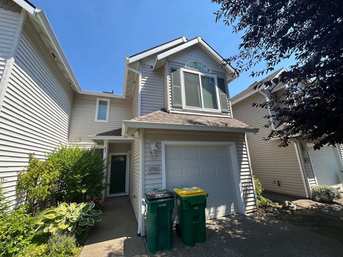 Foto principal - 2Bd/2.5Ba Highland Neighborhood Townhome i...