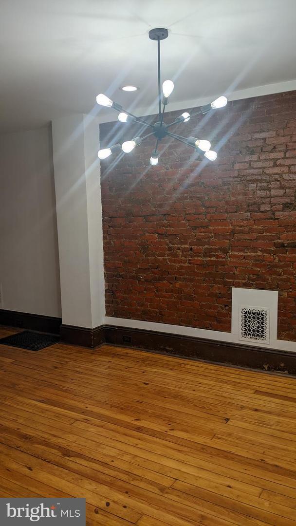 Building Photo - 737 E Chestnut St