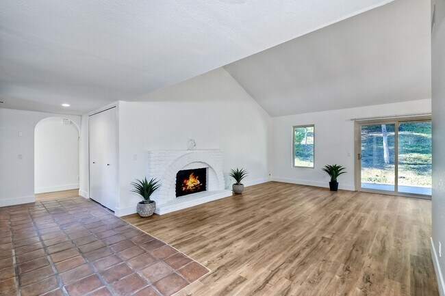 Foto del edificio - 124 Candy Ln