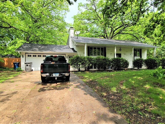 Building Photo - 3025 Walnut Grove Ln N