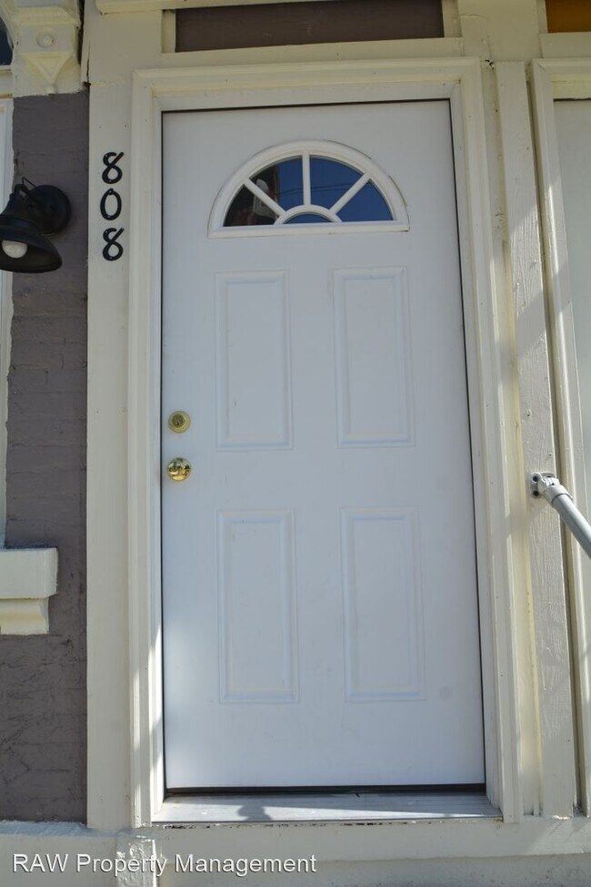 Building Photo - 3 br, 2 bath House - 808 Poplar St